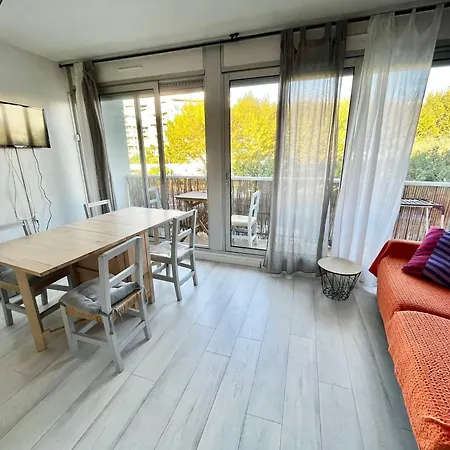 Avec Terrasse Et Piscine A 100m De La A Motte - Fr-1-716-56 Apartment *