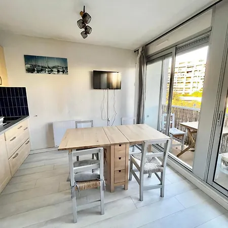 Avec Terrasse Et Piscine A 100m De La A Motte - Fr-1-716-56 Apartment